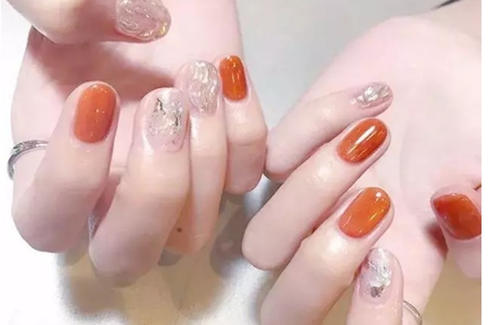 1566881172732350.jpg 秋天黄色枫叶美甲,女性美丽的指甲图案