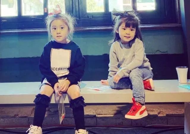 有种“公平基因”叫贾静雯,给了修允菲可爱模样,也没忽略修思羽