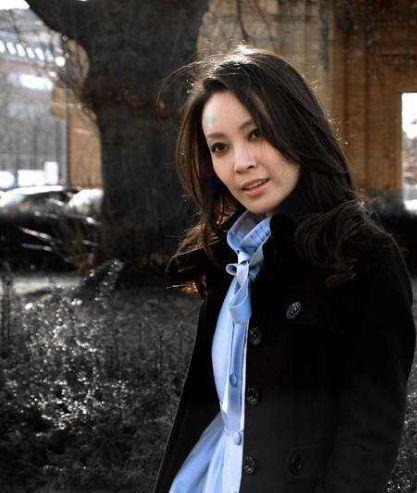 与不出名时的张嘉译离婚,恋上孙红雷,如今43岁气质更胜20岁