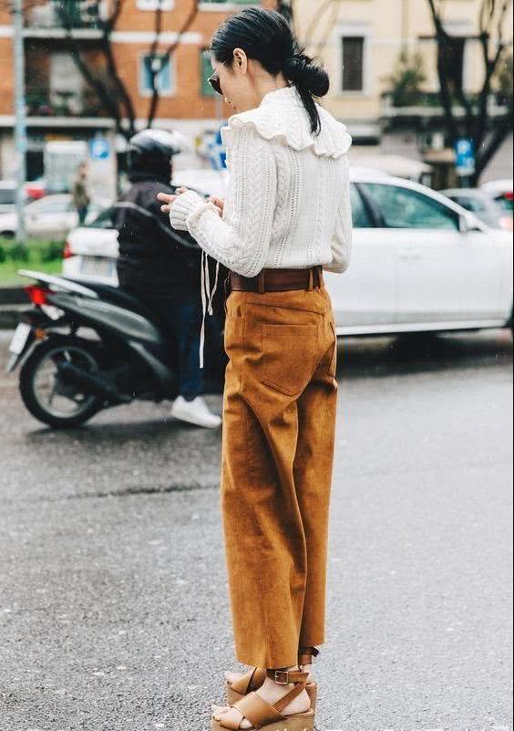 秋冬必备的驼色系穿搭，记住这些穿搭细节，简单中有高级感