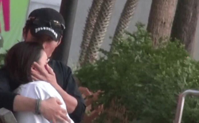 窦骁当街拥吻女友,何超莲完全被沦陷,成赌王孙女婿已板上钉钉?