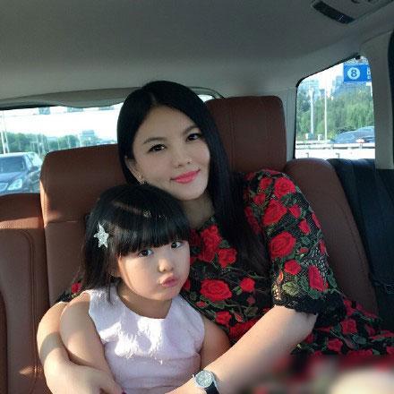 王诗龄近照曝光，评论里都是人性丑恶，网友：被李湘连累了