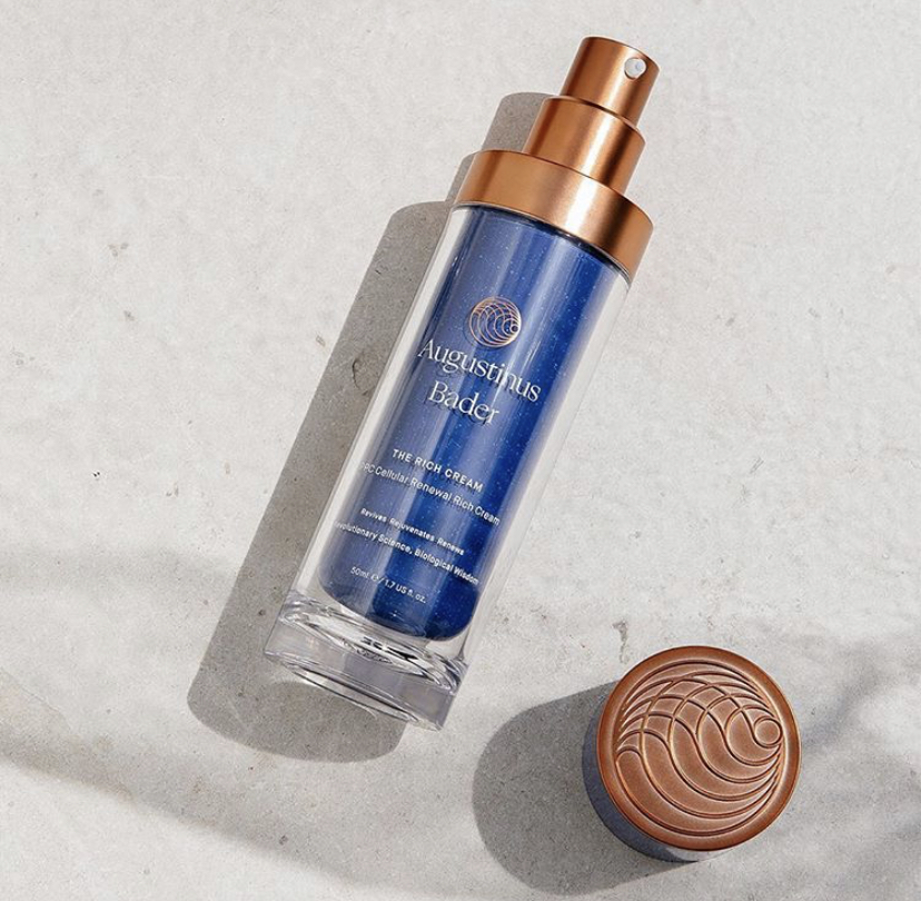 VB x AB跨界首发妆前乳霜，开启润光好命肌