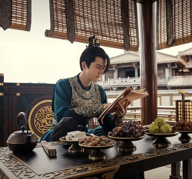 《庆余年》二皇子不穿鞋大火,得知戏外真实身份:庆帝都不敢惹!