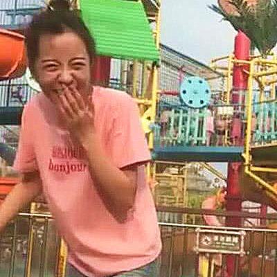 千万网红莉哥,离开网络一年后体重骤减,素颜憔悴强颜欢笑