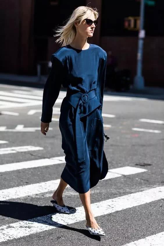 2020年流行色太“蓝”了，IU秀智早就穿了，显白还不挑皮！