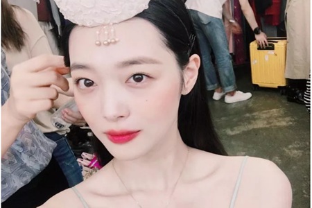 女生染了那么多的颜色，才发现这个发色是最显气质的