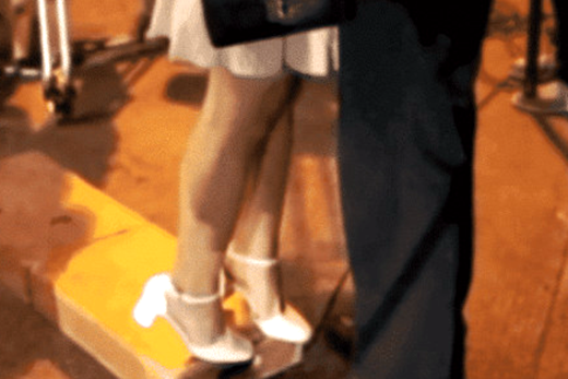 演员吻戏为何没有下半身?真相曝光后,网友:太不像话了!