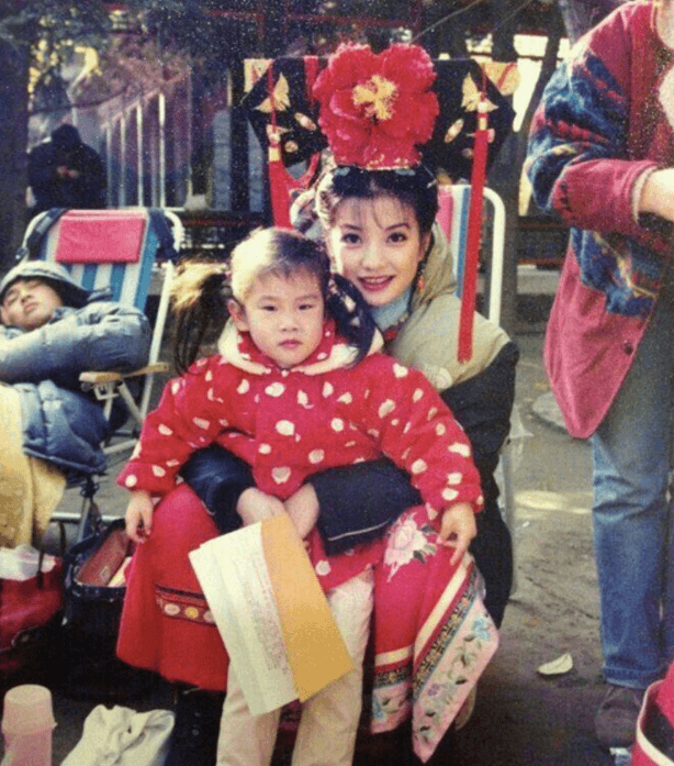 小沈阳回应拍还珠时被赵薇及主演们拥抱:微姐,你怎么看