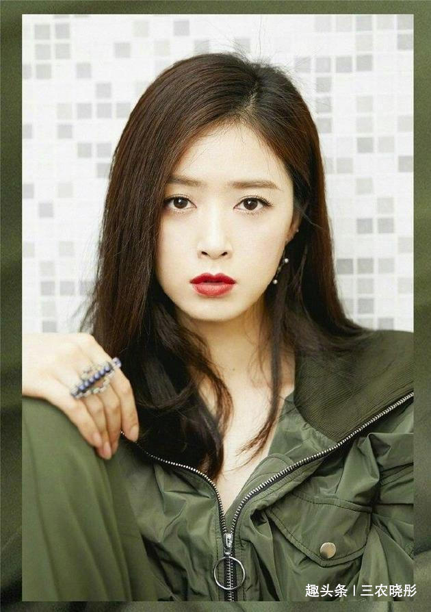 他曾是蒋欣交往13年的男人，因移情别恋而分手，如今无人问津