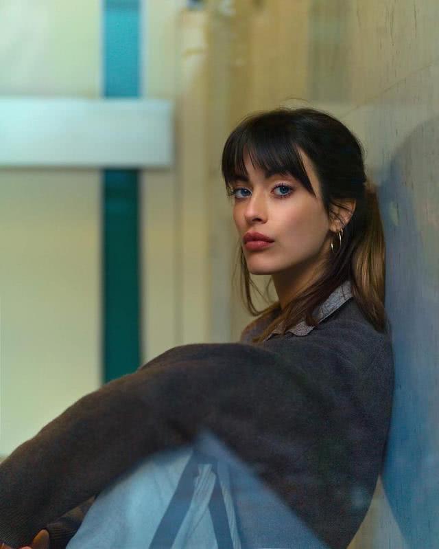 30岁轻熟女该怎么穿？简约风穿出小性感，凸显精致中的女人味