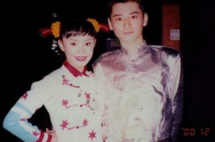 他是孙俪的前男友,相恋多年被家长拆散,今36岁身体发福却单身