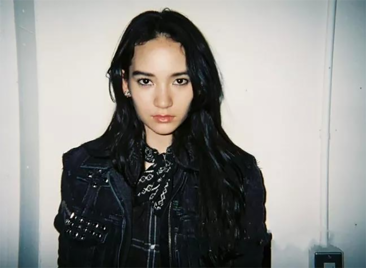 厌世脸走红网络，受到粉丝热捧！如何化出高级厌世妆？