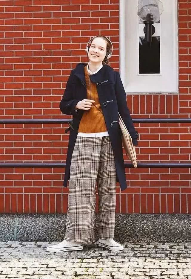 黑色大衣穿上太沉闷?这是因为你不会穿呀