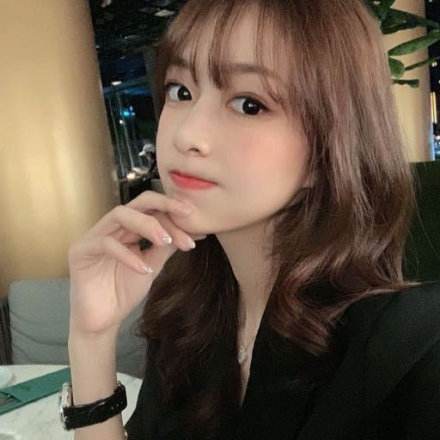 王思聪新女友身份确认：21岁的名校大学生，父母与王健林相识！