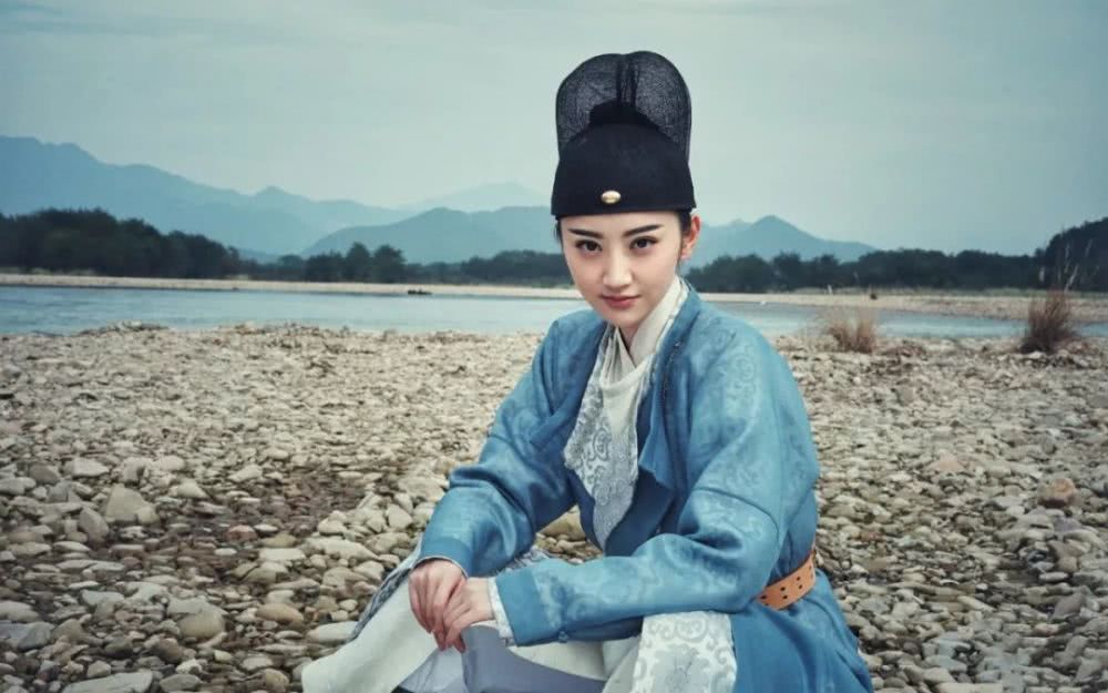 刘亦菲和古力娜扎，谁的颜才配得上“北影校花”四字