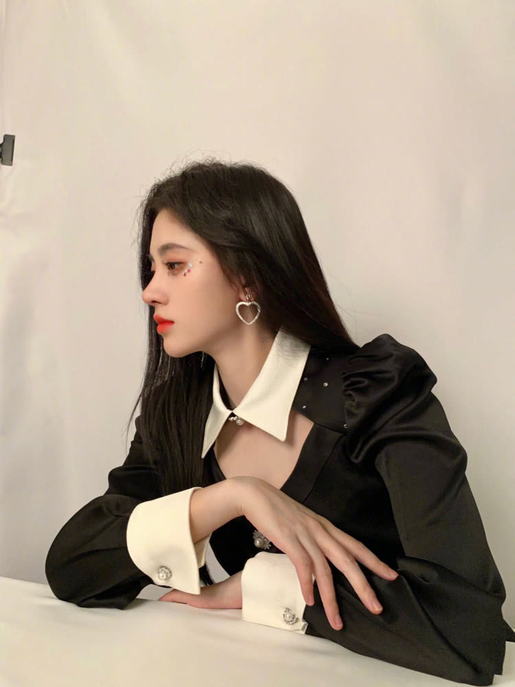 美女林允儿和鞠婧祎同是星星妆造型,不是年轻就能赢!
