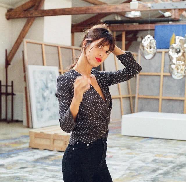 30岁轻熟女该怎么穿？简约风穿出小性感，凸显精致中的女人味