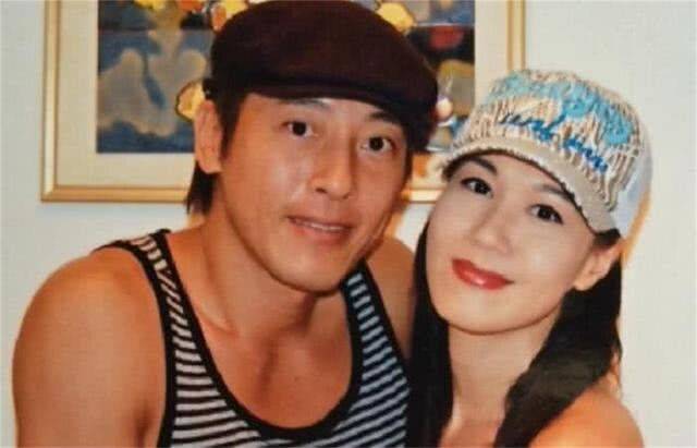 明星夫妻为不变老,坚持25年不吃肉不生子,57岁老婆像30岁