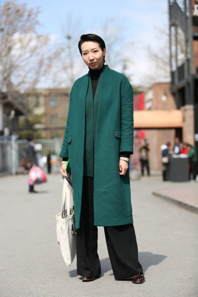 绿色大衣怎么搭配，穿不好是你没有学会正确搭配