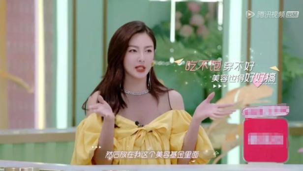 不愧是杨子的老婆,壕气!黄圣依大方送上护肤品,戚薇一脸惊讶