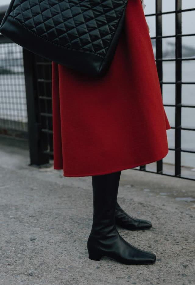 什么年龄的女生都可以，把2020年的“新年色”穿上身，显瘦又高级