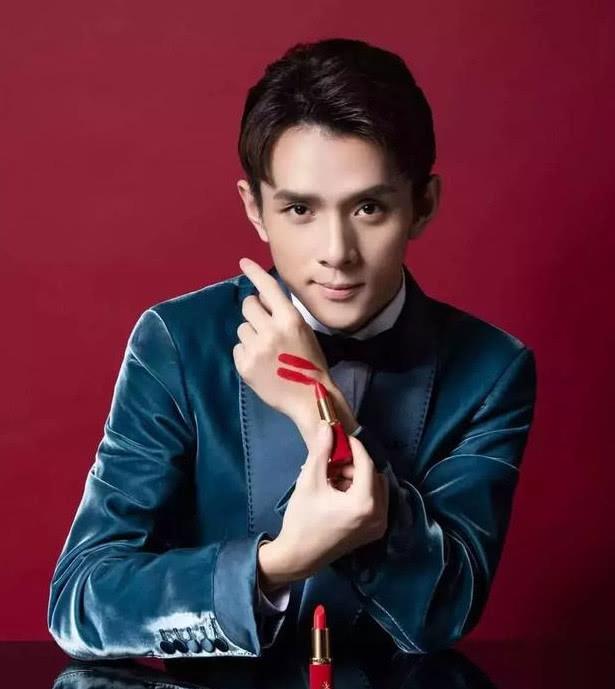 一个让女人又爱又恨的男人,天不怕地不怕,就怕李佳琦的OMG!