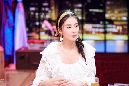 张雨绮减龄编发发型，蜈蚣辫的编法图解，自己编发的方法