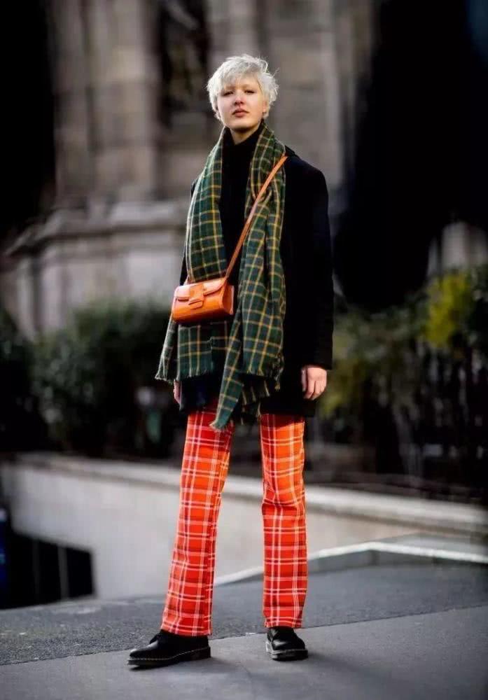 欧美街拍：黑色穿好了居然这么时髦！