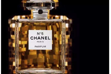 香奈儿五号香水获得FIFI奖最佳包装，它凭什么经久不衰