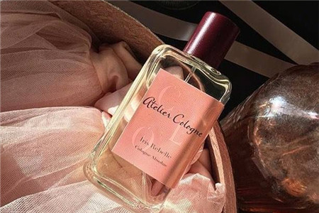 1554890985642038.jpg 看香水如何捕获女心,迷迭芳香充满韵味