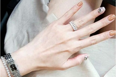 1574146298970817.jpg 2019秋冬最流行美甲新款式,八款干净简单清新美甲图片