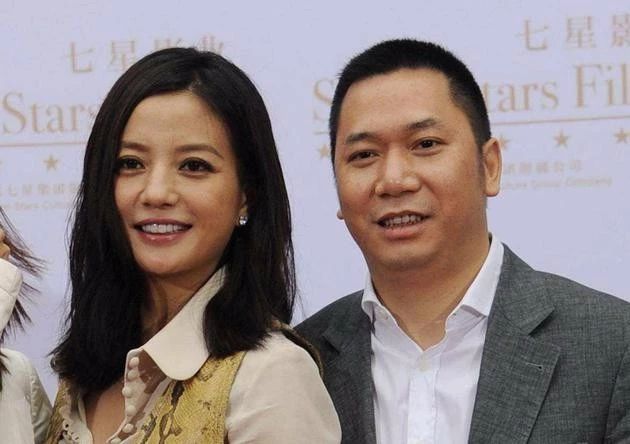 赵薇老公欠债6亿不还?还恐吓名媛撤诉?赵薇疯狂捞金帮助黄有龙