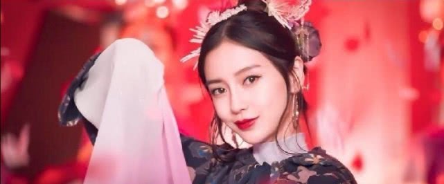 杨颖刘亦菲拍古风大片,一个造型美艳一个风格飒爽,谁更胜一筹?