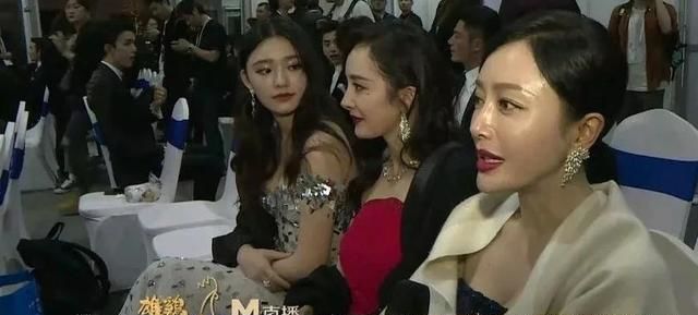 杨幂终于道出不和仙三剧组合照的原因,网友:最多再等你十年时间