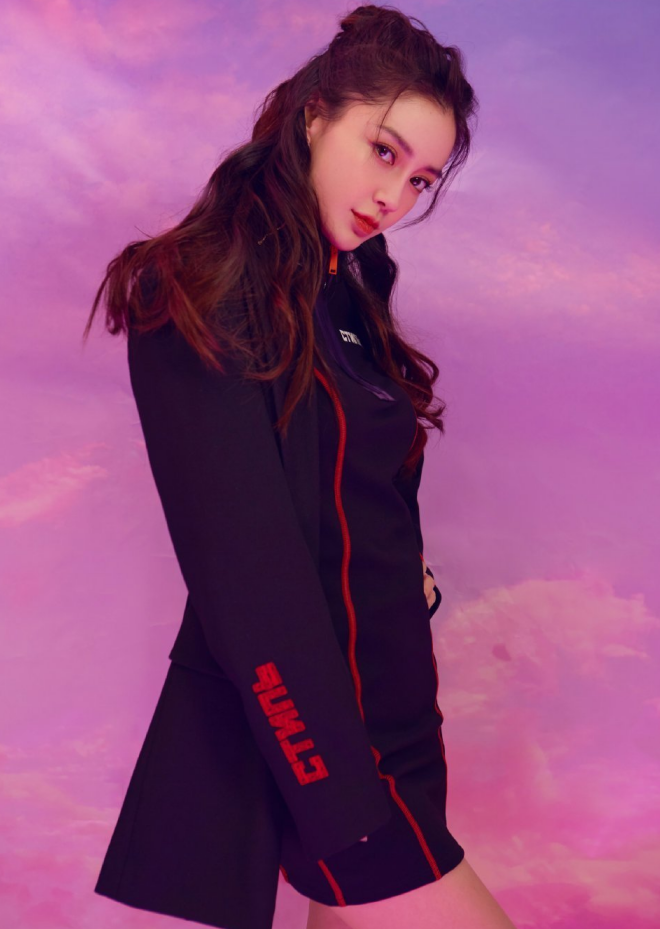 说美女杨颖是腿精我还不信,当她双腿并直时,这腿型好看到犯规