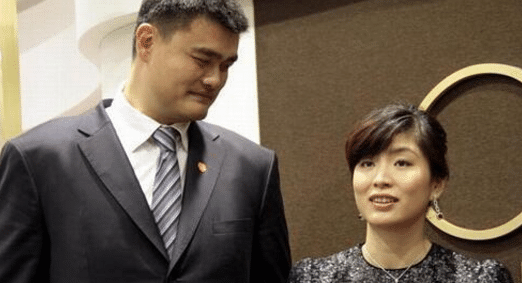 姚明的妻子,易建联的妻子,周琦的妻子,颜值差距一目了然