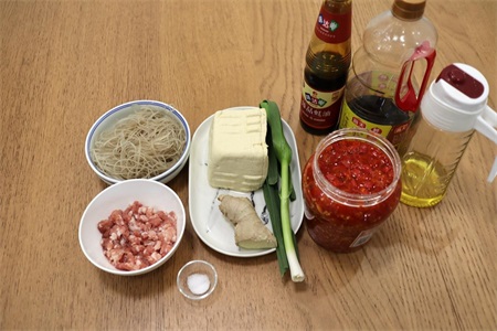 豆腐怎么做好吃？这道家常豆腐粉丝少油少盐营养健康又减肥