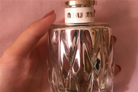 看香水如何捕获女心,迷迭芳香充满韵味