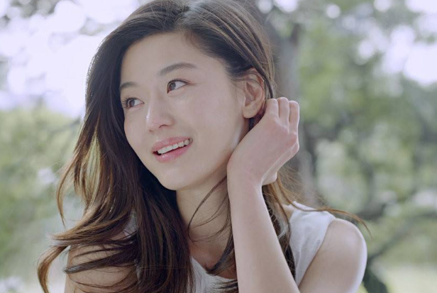 长相平平无奇的女生如何成为“女神”?除了自信,请坚持这3点