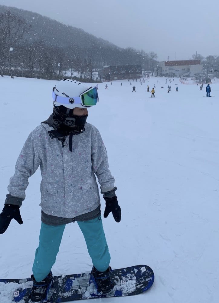 林夏薇晒林峯张馨月合照，小3岁大嫂身材太抢镜，林夏薇贴心遮挡