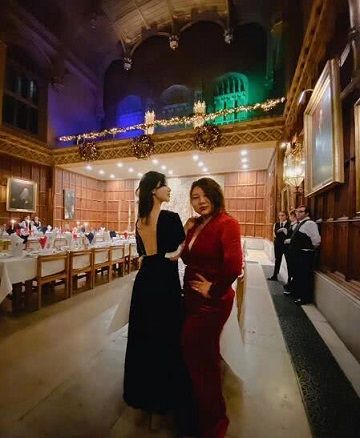 “奶茶妹妹”章泽天和杨天真合影，遭网友吐槽两人是“白莲花姐妹”