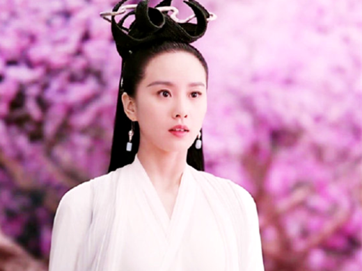 张叔平做的造型,毁掉了40岁汤唯的美!简直就是大型车祸现场!