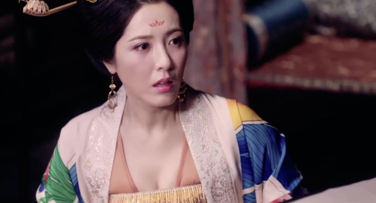 年轻时是“人间尤物”，倾国倾城貌美如花，43岁后多了些许妩媚