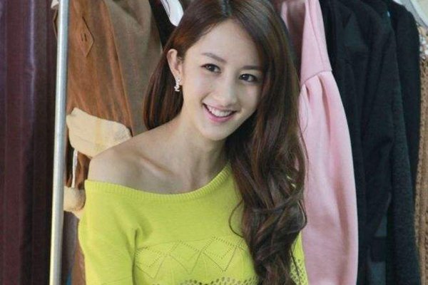 文梦洋裸上身 被爆料整容如今大变样