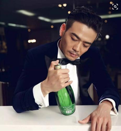 杨烁隐瞒十年的老婆，是我们熟知的“欧阳老师”！网友：完美情人