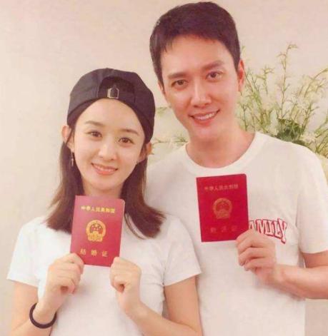 比冯绍峰大八岁的丈母娘长啥样？看到照片后，网友：不出道可惜了