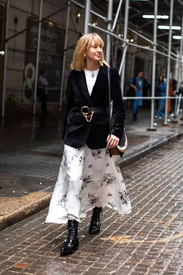 欧美街拍：今年冬天最“减龄高级”穿搭范本，错过还要等一年