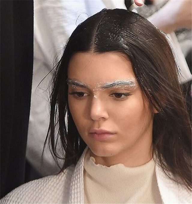 前几年最受欢迎的“纹眉”,为何现在没人纹了?美容师道出了真相