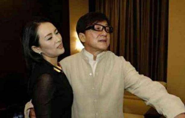 成龙怀里6位女明星,陈好最美,最后一位网友表示:扎心了!